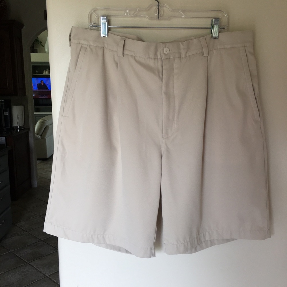 Nike Mens Pleated Front Shorts. Size 38🌹